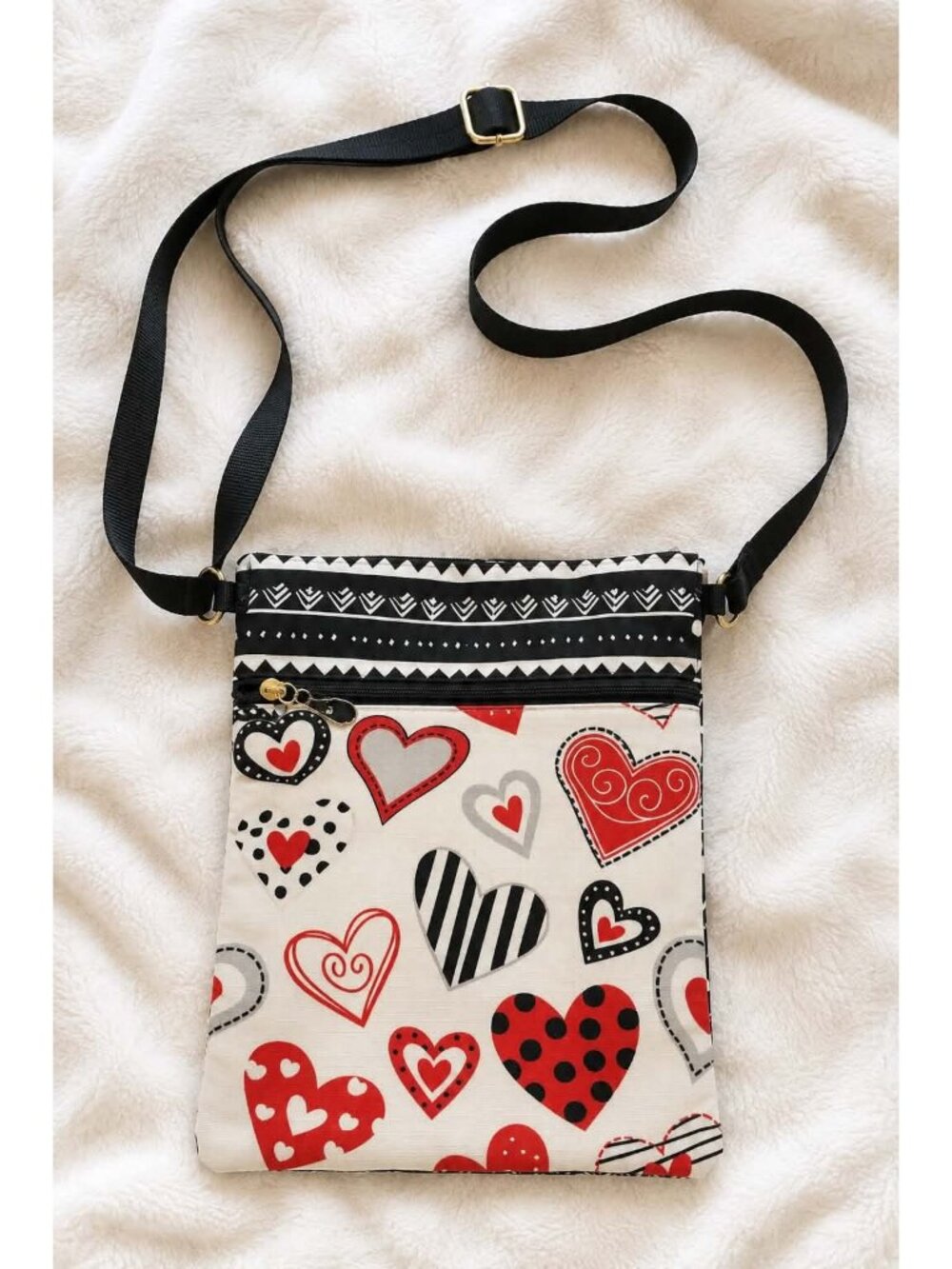 Heart crossbody phone bag